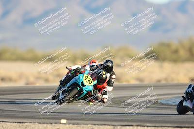 media/Dec-07-2025-CVMA (Sun) [[3e7d2de5dc]]/Race 18-Formula Twins-Formula 40 UL/